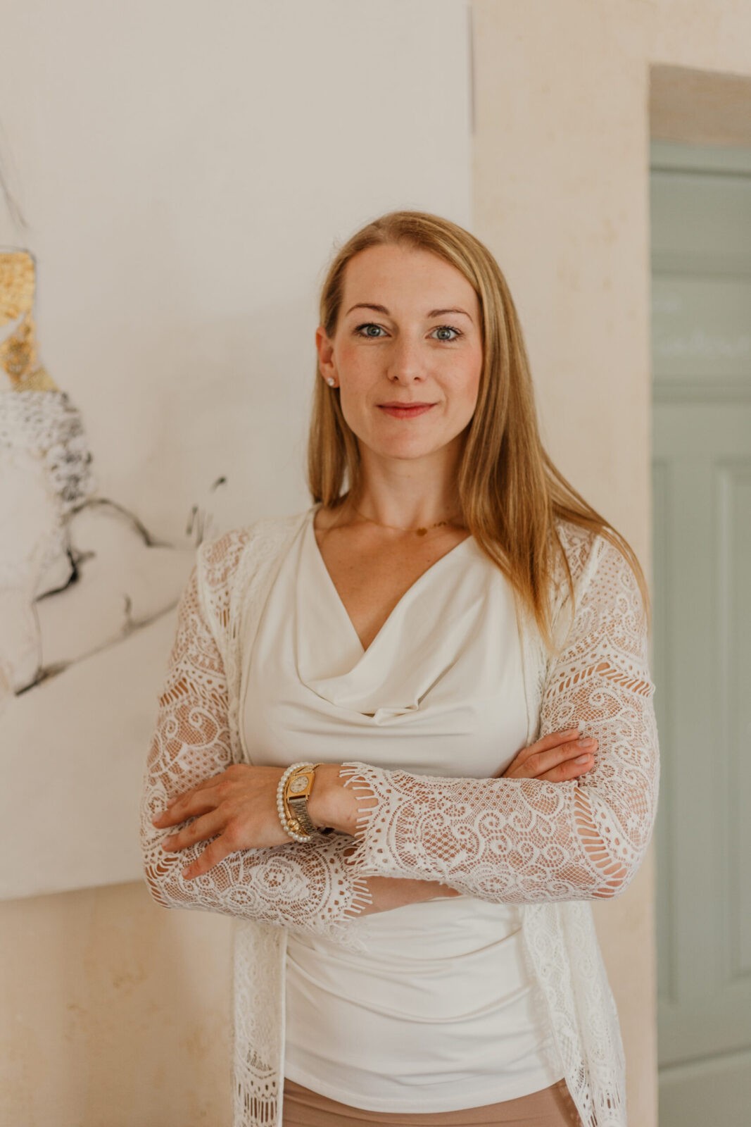 kobieta nauczająca języki obce, specjalizująca się w przełamywaniu bariery językowej w mówieniu